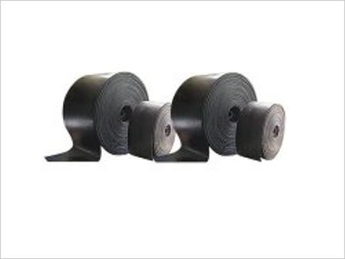 Oil resistant conveyor belt