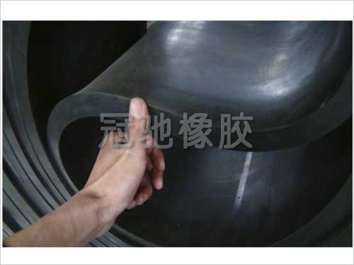 Oil resistant conveyor belt